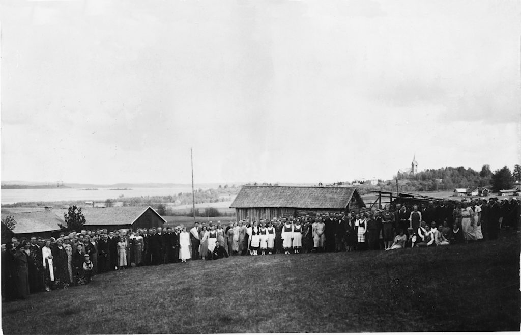 Opintokerhopäivät nuorisoseurantalon mäellä v. 1935 Tienoilla