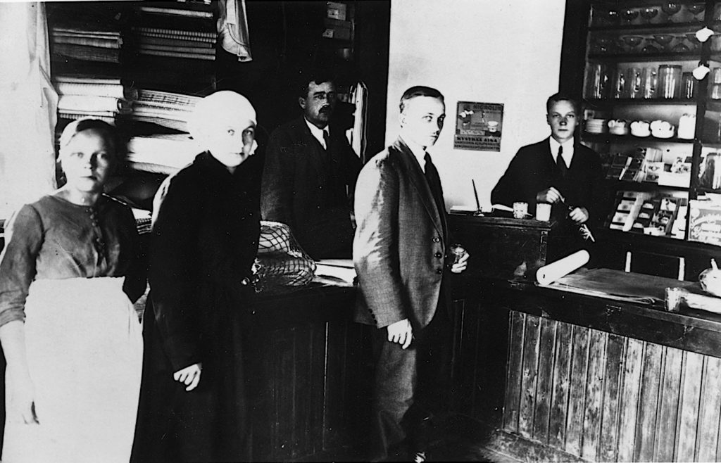 Haarasen kauppa matkaselässä noin vuonna 1919