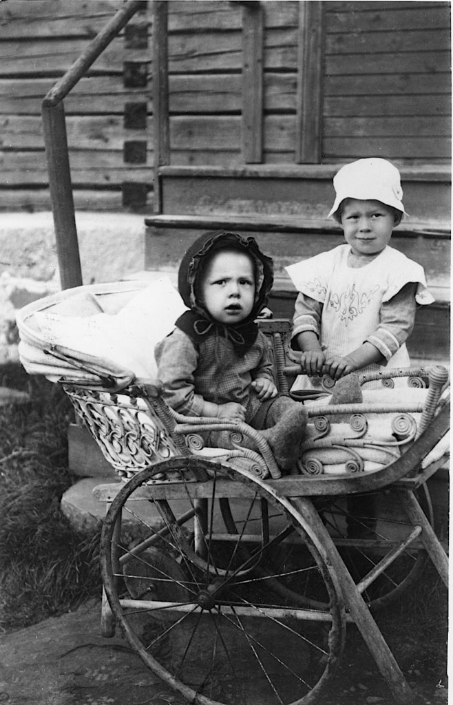Lastenvaunut Maljakivessä 1920-luvun alussa