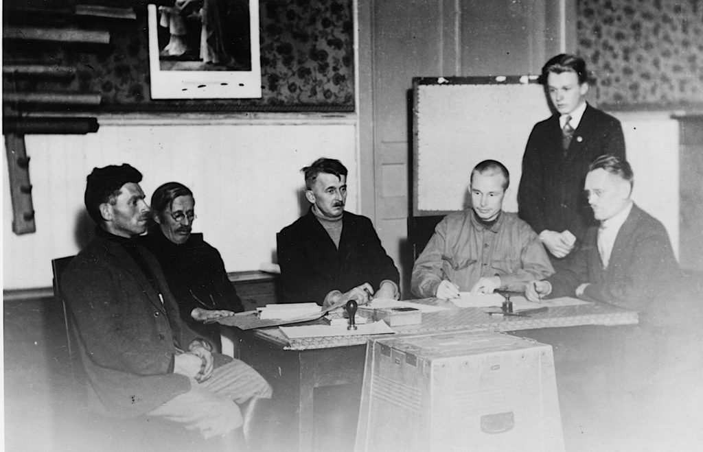 Vaalilautakunta kiteenlahden koululla v.1935