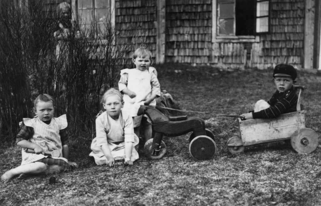 Lapsia Maljakivessä 1930-luvun puolivälissä